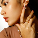 Elegant intertwined ring